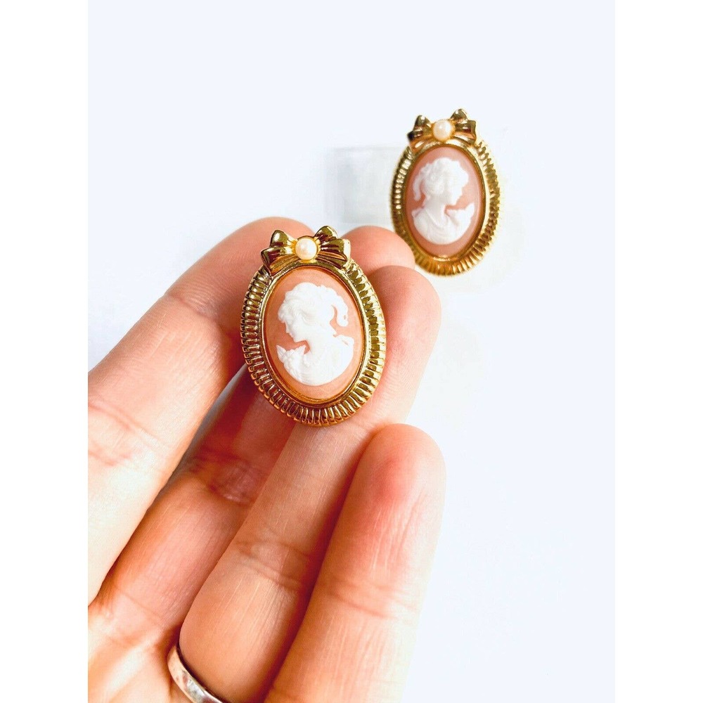 VTG Gold Pearl Cameo Clip On Earrings - Picture 2 of 5